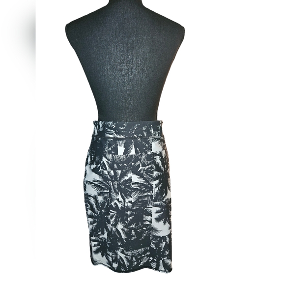 Fabletics "Cora" Compression Mini Skirt - Picture 3 of 6